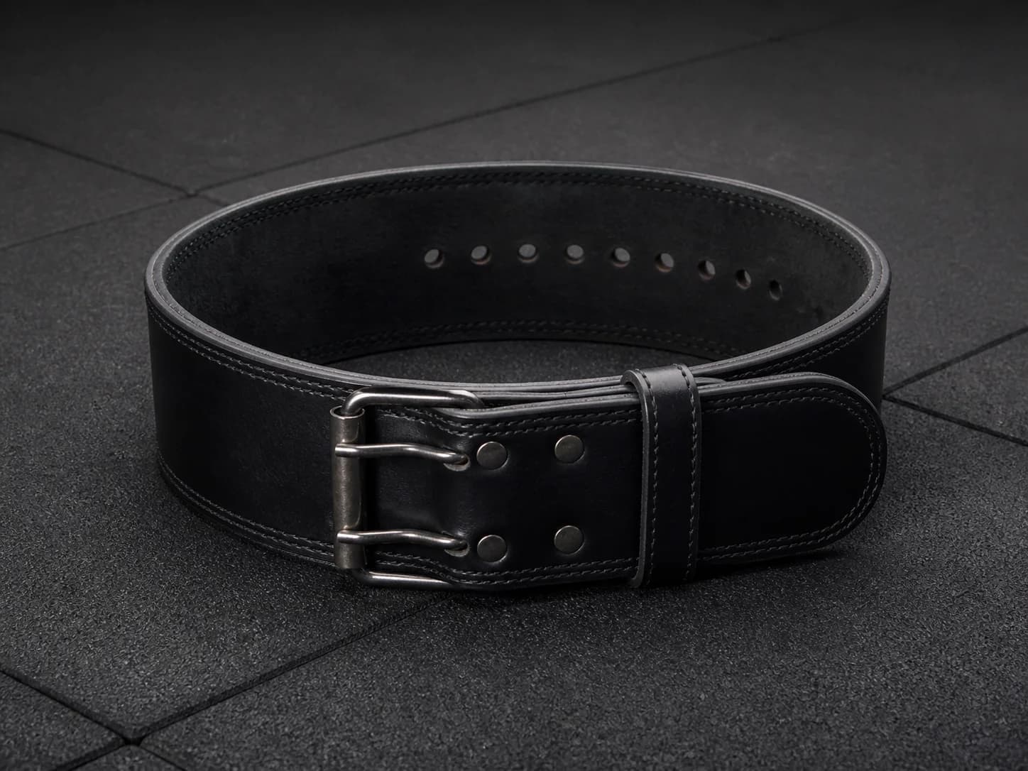 Illustrative product photograph of an unbranded black lifting belt
